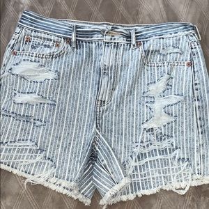 American Eagle 90’s Boyfriend Short